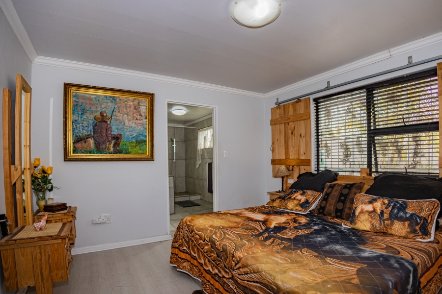 5 Bedroom Property for Sale in Loucharmante Western Cape
